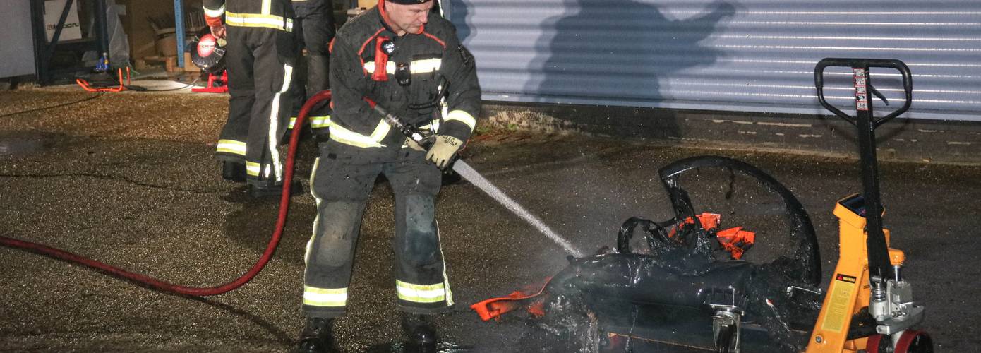 Gebouwbrand blijkt brandende vuilnisbak op palletwagen in Groningen