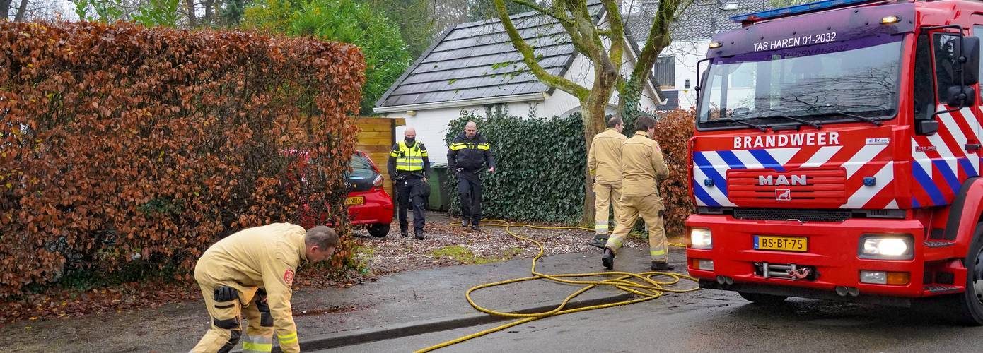Schuur in brand achter woning Haren (Video)