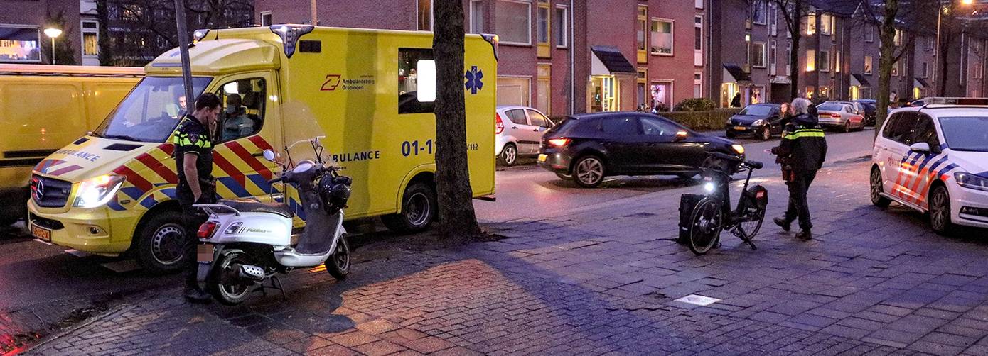 Aanrijding tussen bezorgfiets en scooter in Groningen