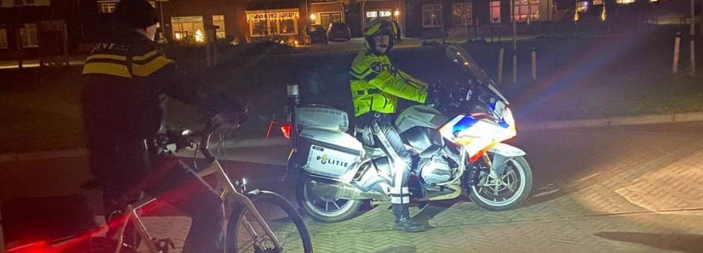 Politie houdt verlichtingscontrole in Leek; meerdere bekeuringen 