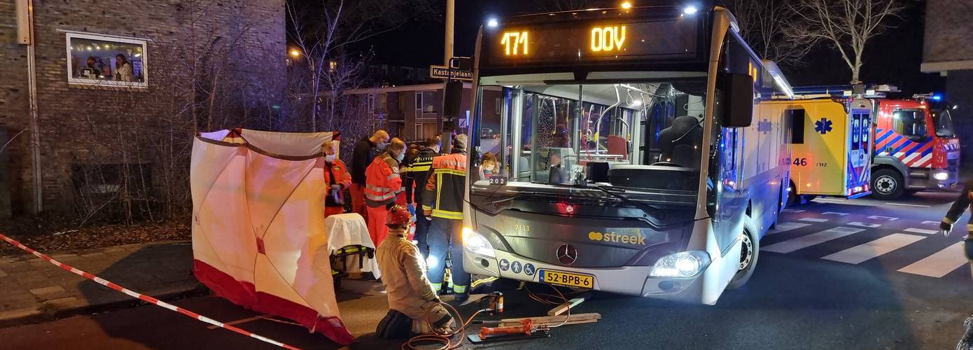 Politie zoekt getuigen na aanrijding tussen fiets en bus Selwerd