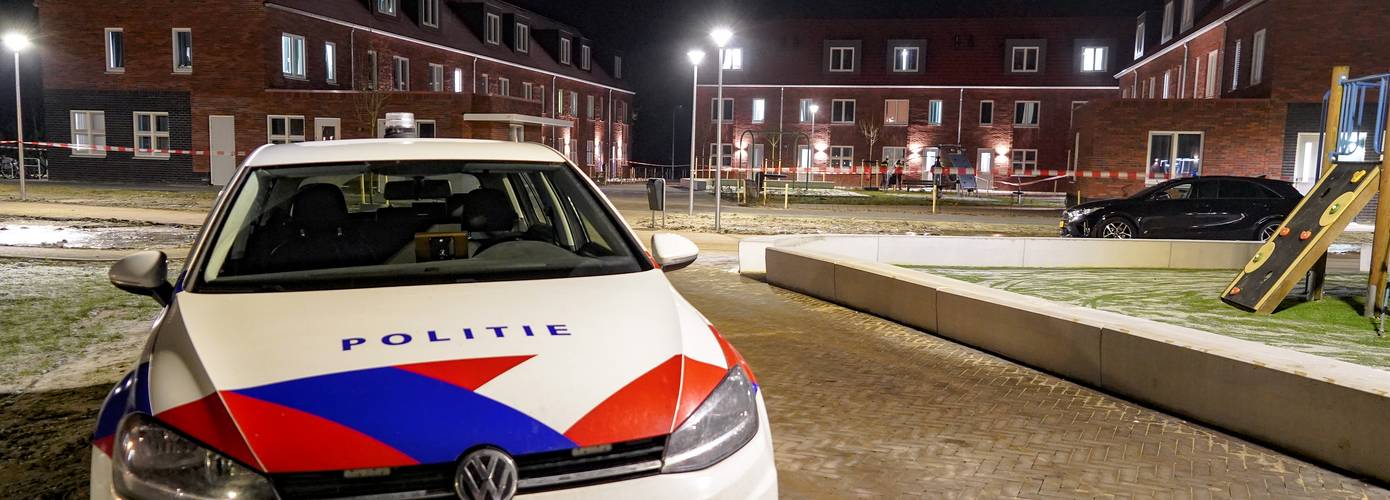 Zwaargewonde bij steekpartij AZC Delfzijl, één verdachte aangehouden