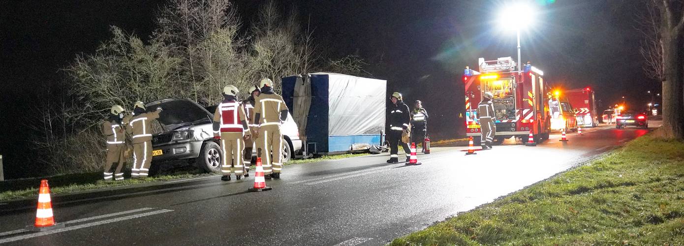 Gewonde bij eenzijdig ongeval auto met aanhanger De Punt