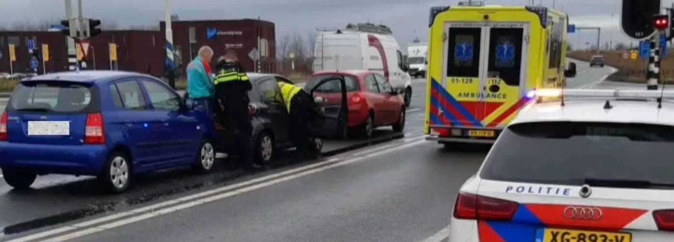 Gewonde bij aanrijding tussen 3 auto's Groningen