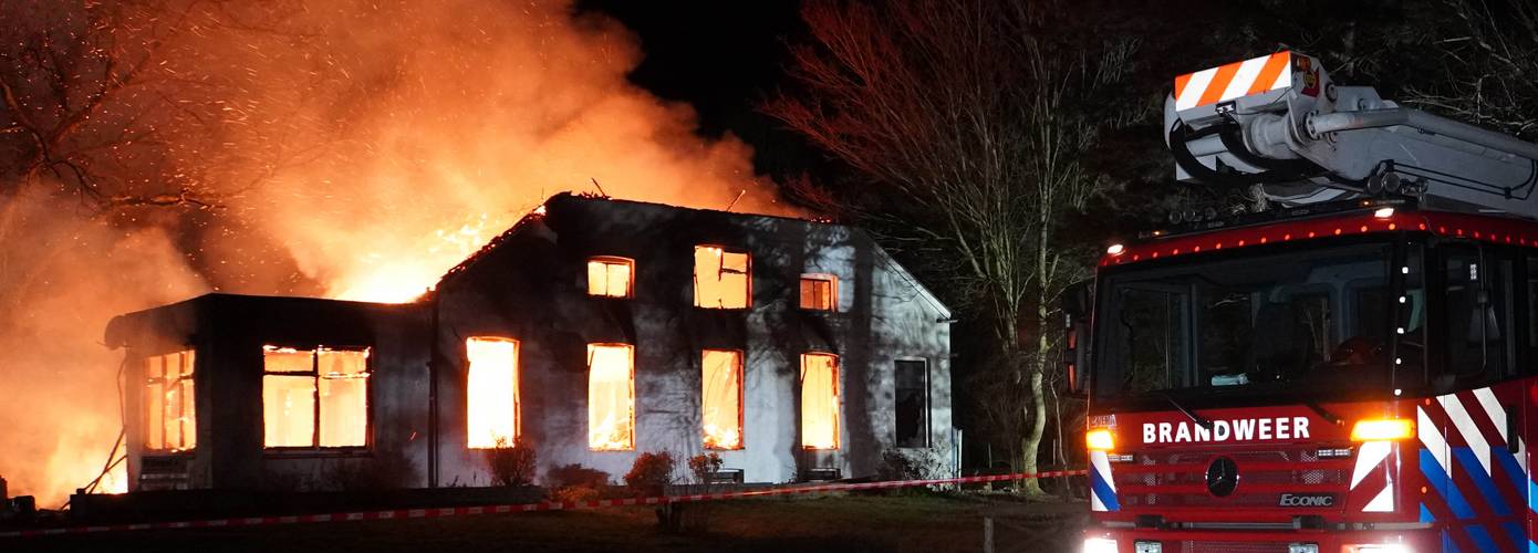 Uitslaande brand bij woonboerderij in Nieuw Beerta; paarden in veiligheid gebracht