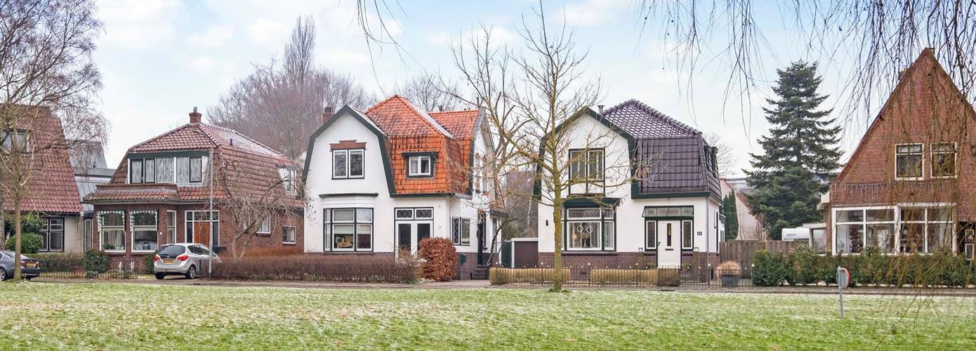 Te koop in Hoogezand: Karakteristieke vrijstaande woning met vrij uitzicht