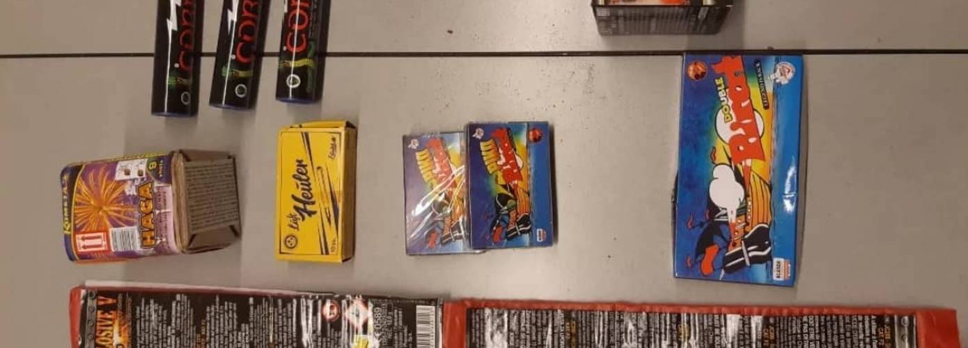 Politie neemt illegaal vuurwerk in beslag in Winsum