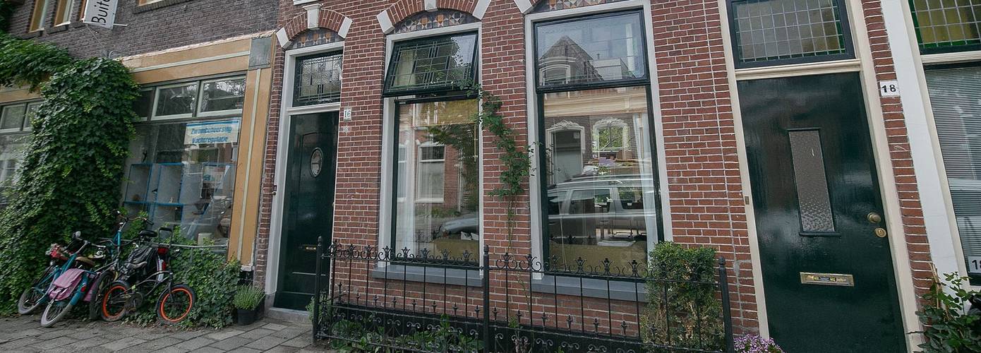 Te koop in Groningen: Sfeervolle schipperswoning met nieuwe keuken bij het Noorderplantsoen