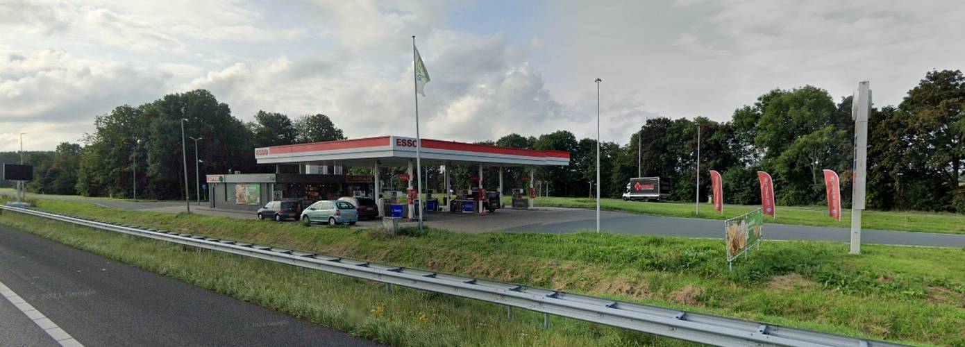 Tankstation ontruimd wegens gaslucht, geur blijkt kippenstront te zijn