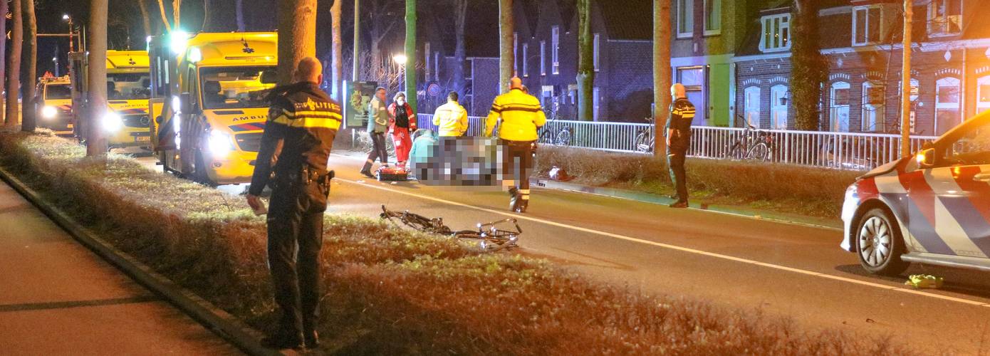 Fietser ernstig gewond bij aanrijding met politieauto; twee agenten ook gewond (Update)