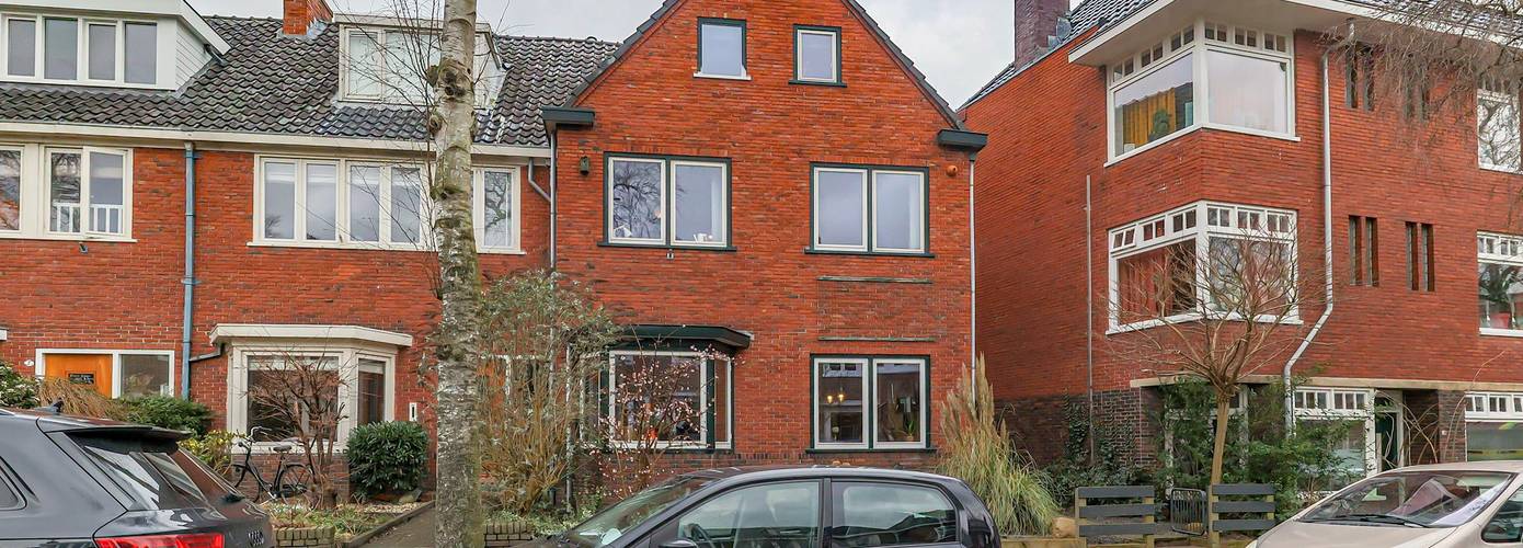 Te koop in Groningen: Klassiek herenhuis met 4 slaapkamers en besloten zonnige tuin
