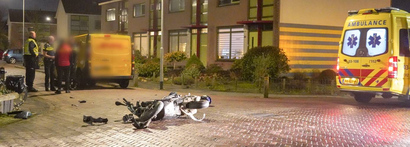 Scooterrijder aangehouden na botsing met busje