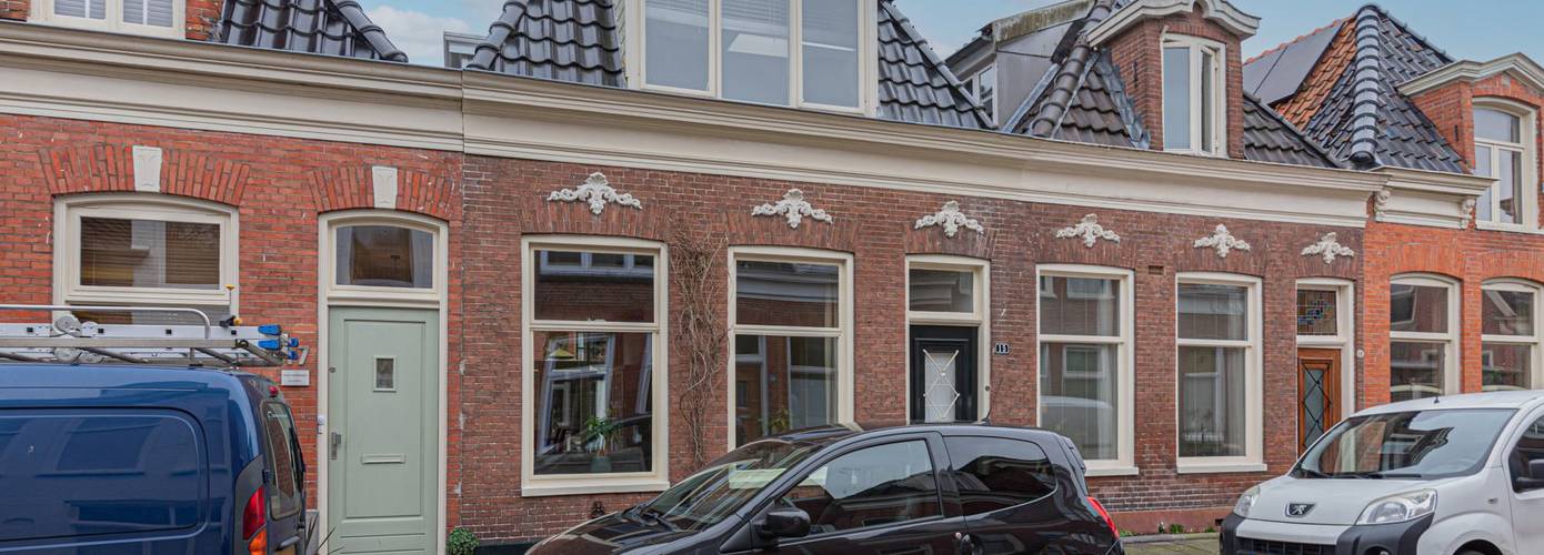 Te koop in Groningen: Sfeervolle en historische schipperswoning op top een locatie met zonnige stadstuin