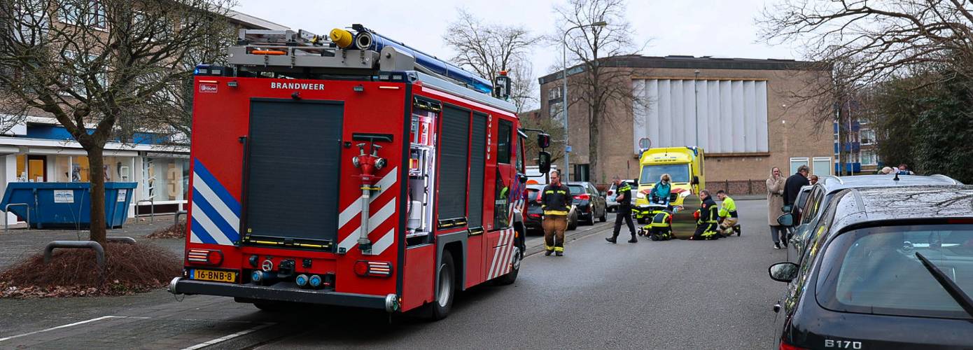 Brandweer bevrijdt kindje met voet uit spaken elektrische fiets