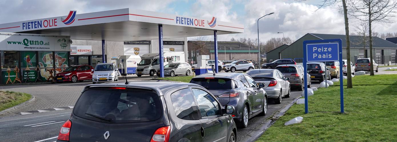 Opnieuw drukte bij tankstations vanwege verwachte prijsstijging