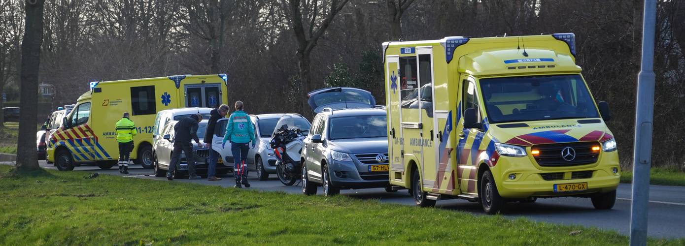 Gewonde bij aanrijding tussen 3 auto's Haren