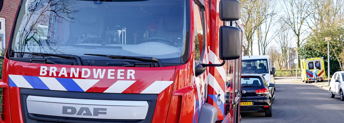 Persoon komt met hand vast te zitten achter radiator; bevrijdt door brandweer