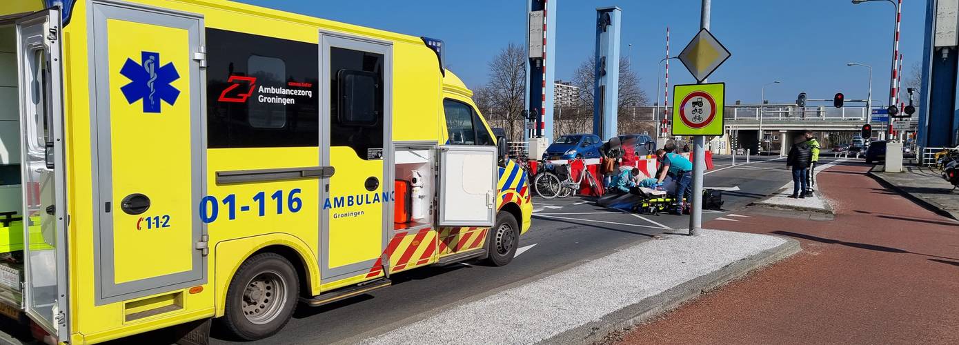 Fietser gewond geraakt bij ongeval met automobilist in Groningen (Video)