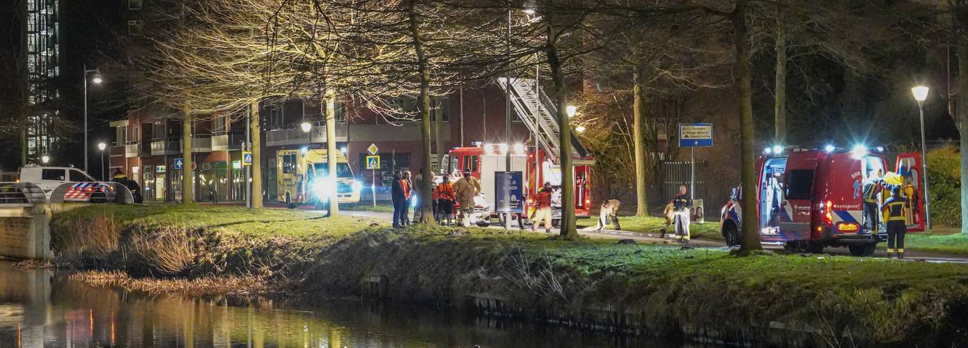 Man raakt zwaargewond nadat hij in sloot belandt; door duikers gered (Video)