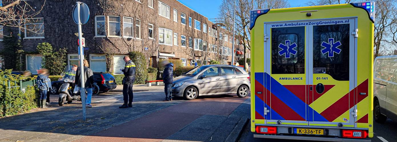 Scooterrijder licht gewond bij aanrijding met automobilist