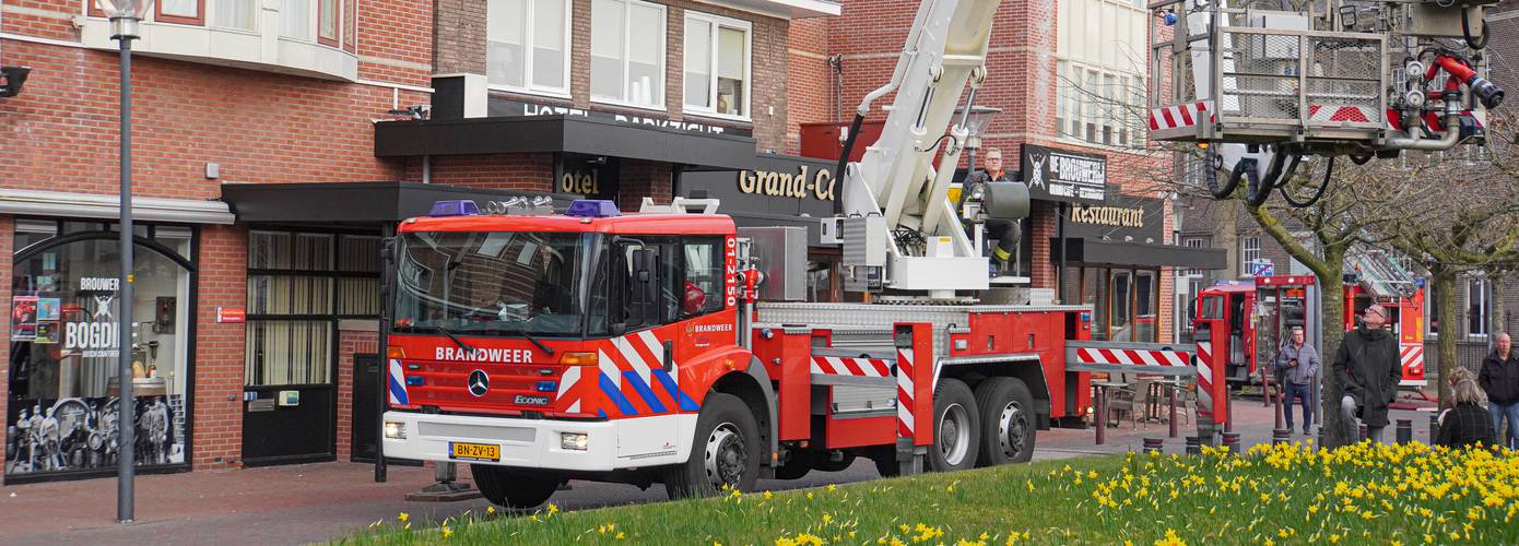 Grote brand bij hotel in Veendam; hotel ontruimd (Video)