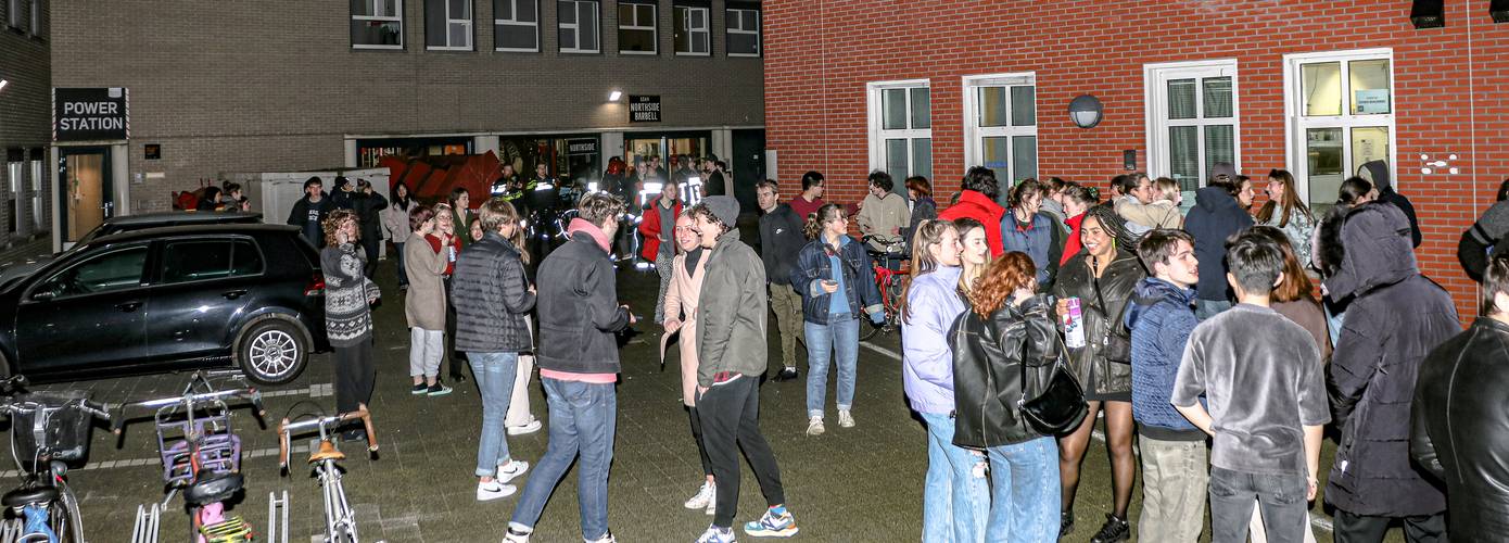 Studentenpand met 150 studenten ontruimd wegens vreemde lucht