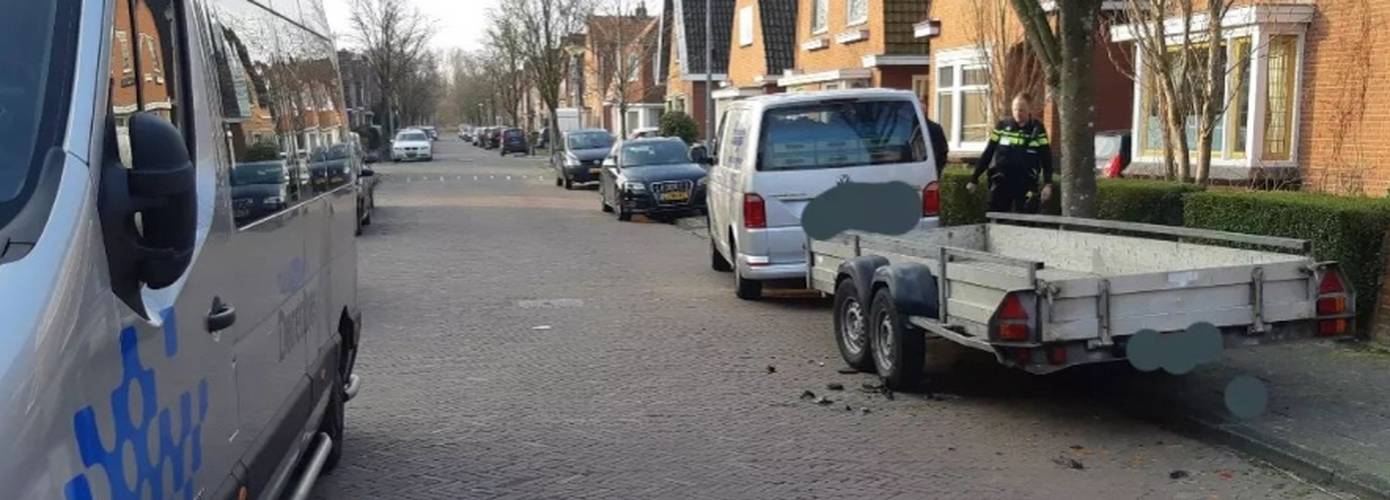 Automobilist rijdt door na aanrijding met bestelbus in Sappemeer