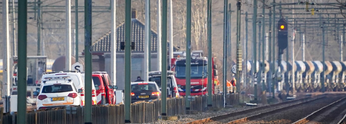 Geen treinen tussen Assen en Groningen vanwege lekkende goederentrein (Video)