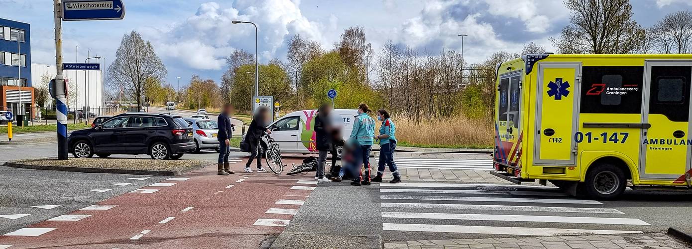 Fietsster gewond bij aanrijding met vrachtwagen in Groningen