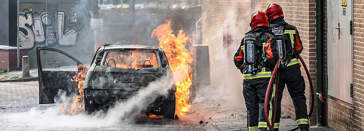 Forse autobrand in de stad Groningen (Video)