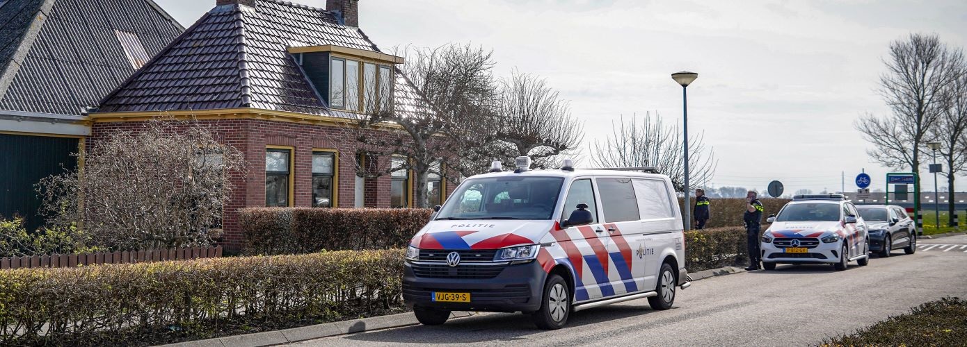 Overval op woning Den Ham: overvallers vluchten in goudkleurige auto (Video)