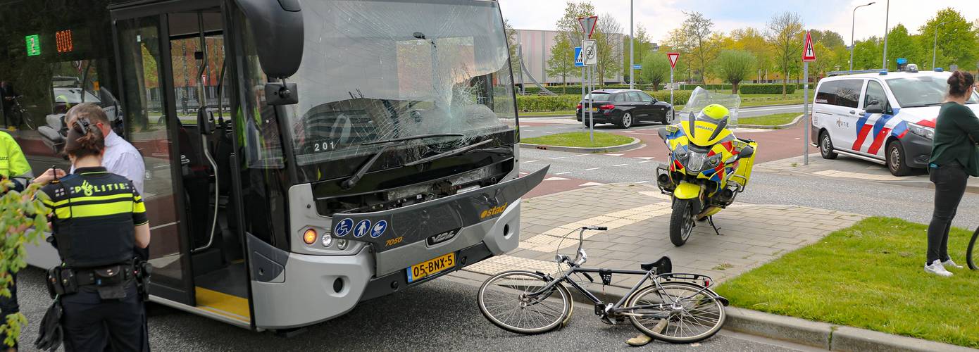 Fietser geschept door lijnbus op Zernike Campus Groningen