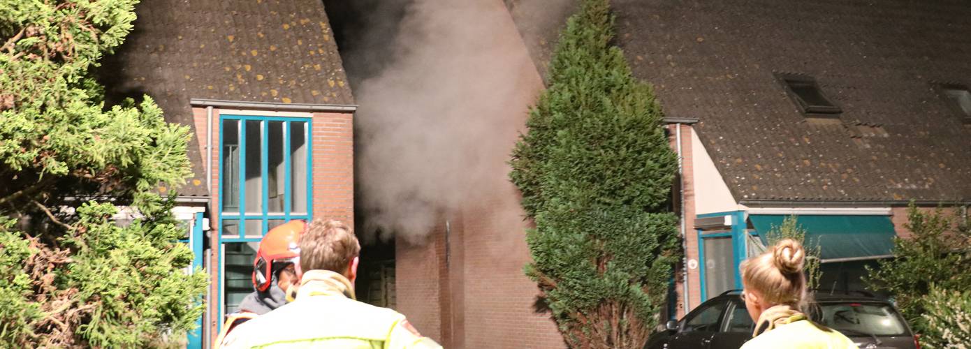 Twee gewonden bij woningbrand in Westerbroek (Video)