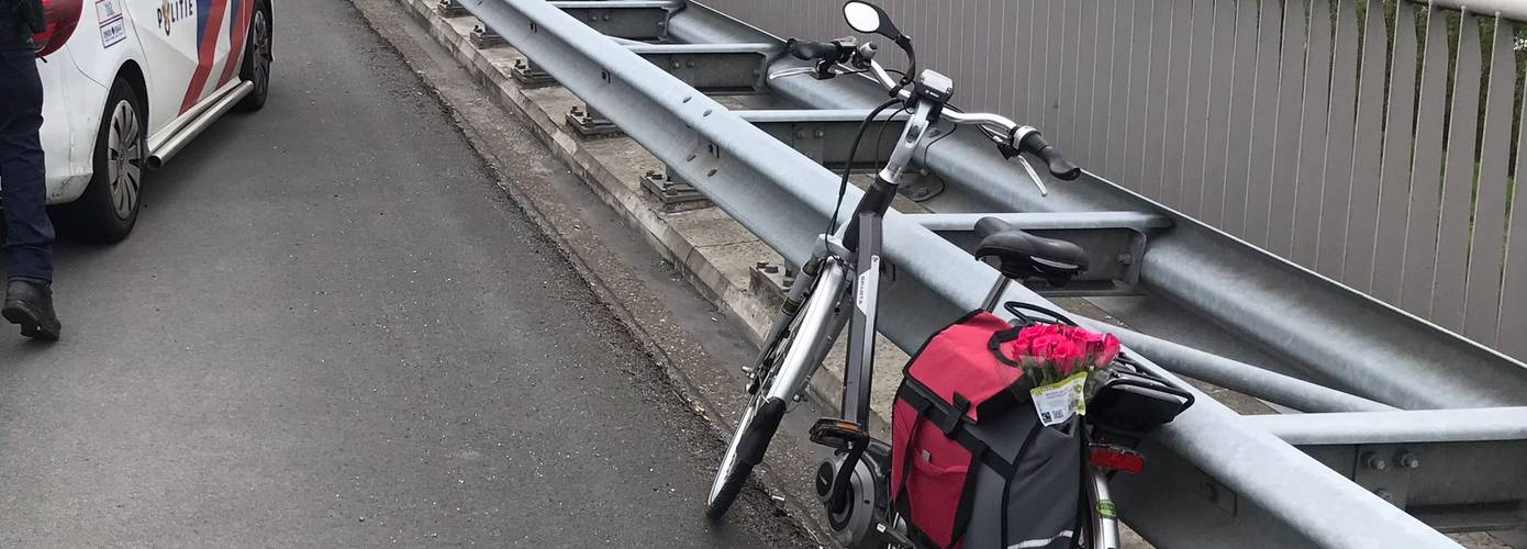 Politie en Rijkswaterstaat halen fietsster van de N46 in Groningen