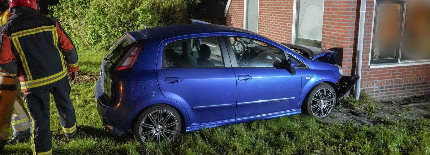 Automobilist (32) botst tegen huis in Enumatil en wordt aangehouden wegens rijden onder invloed van drugs (Video)