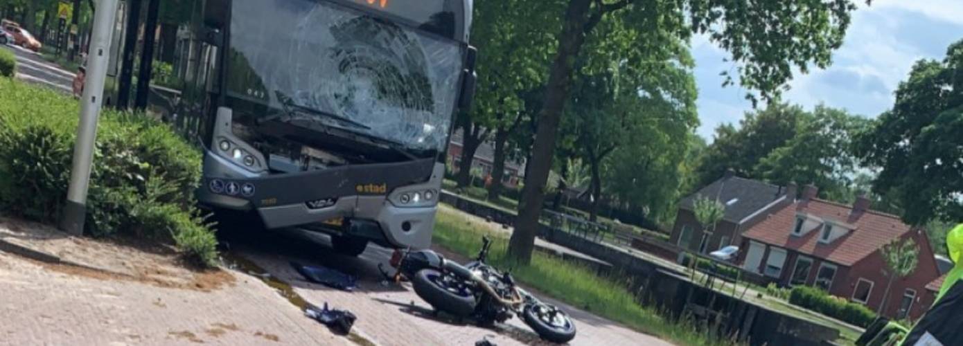 Motorrijder ernstig gewond bij ongeval met lijnbus in Ter Apel