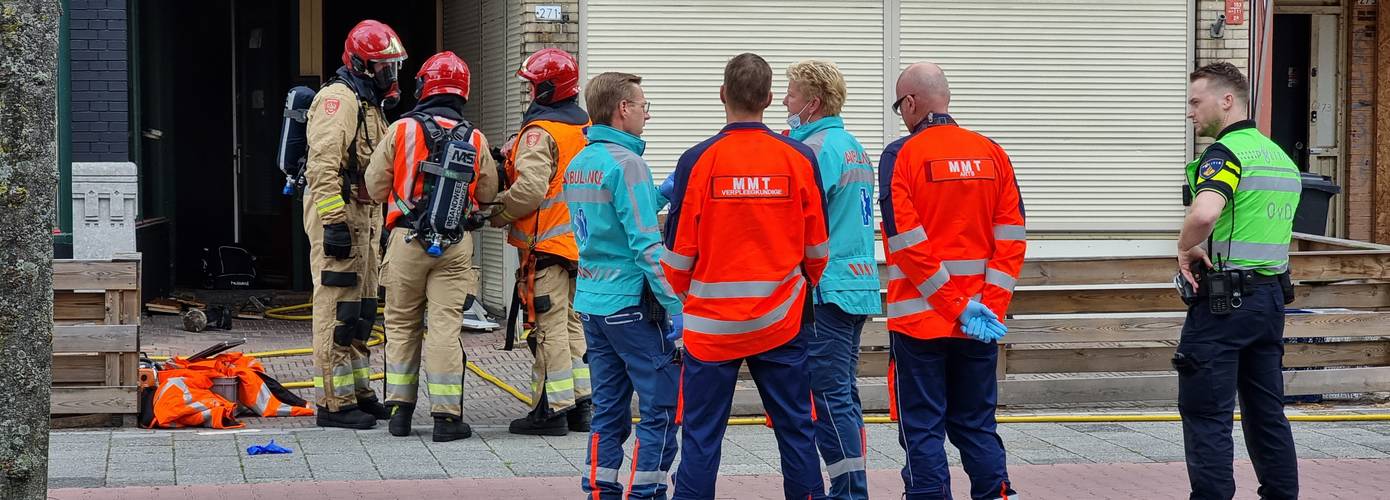 Traumahelikopter ingezet bij grote woningbrand in Hoogezand; één gewonde