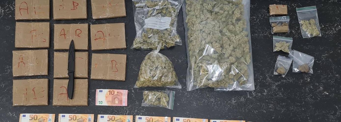 Vier personen aangehouden na vondst enorme hoeveelheid softdrugs en grote som geld