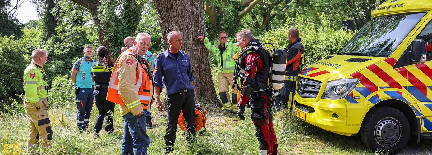 Traumahelikopter en duikteam ingezet wegens kinderfietsje langs waterrand in Groningen (Video)