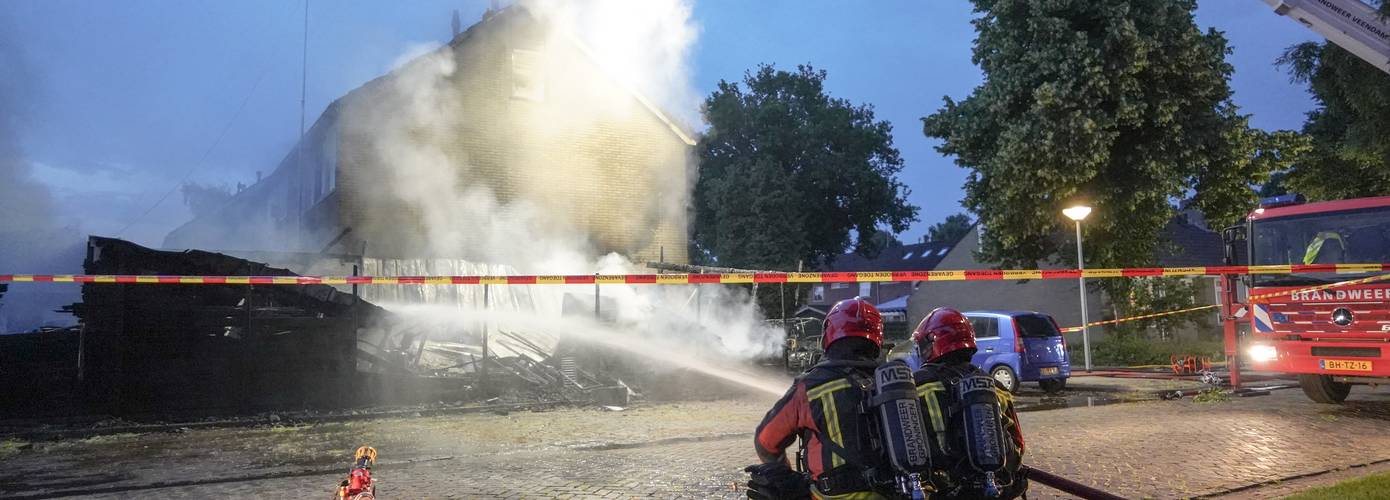 Aanwijzingen voor brandstichting bij grote brand in Nieuwe Pekela (Video)