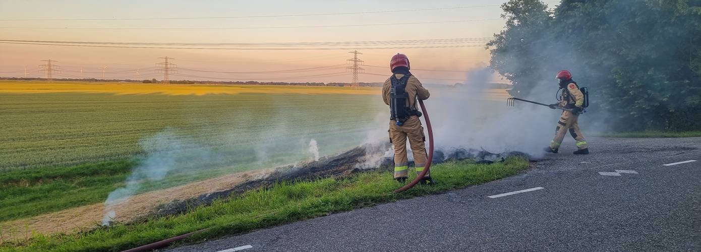 Forse bermbrand door aangestoken banden bij Appingedam