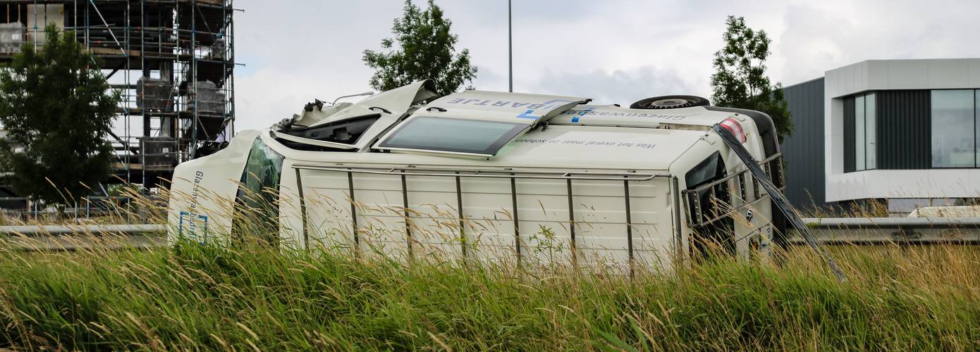 Drie gewonden bij ongeval op N7 Groningen (video)