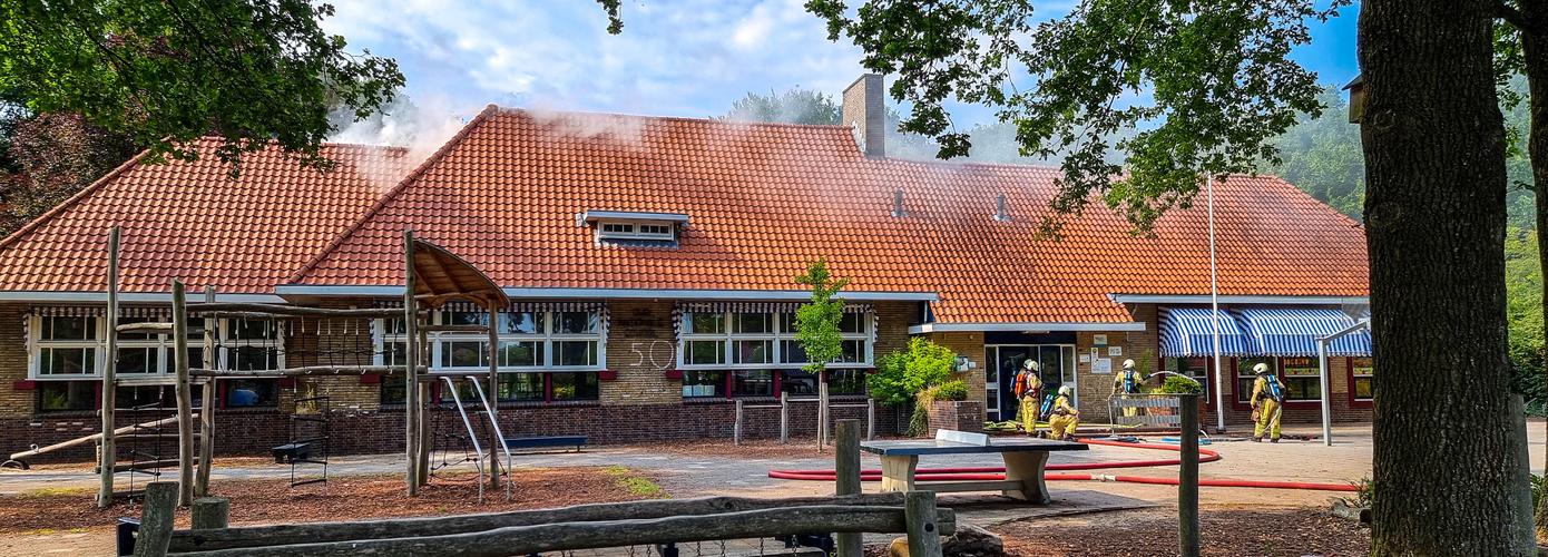 Grote brand in schoolgebouw in Glimmen