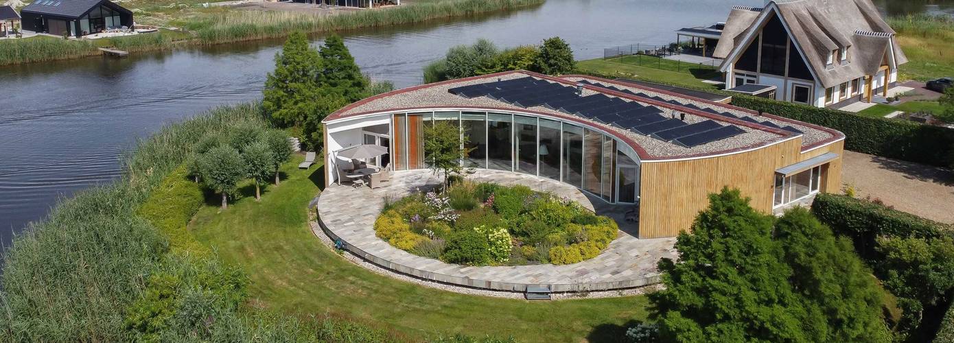 Te koop in Blauwestad: Onder architectuur gebouwde unieke stijlvolle bungalow