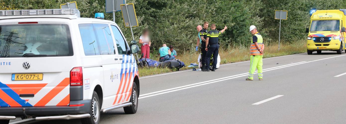 Motorrijder botst achterop automobilist en raakt gewond