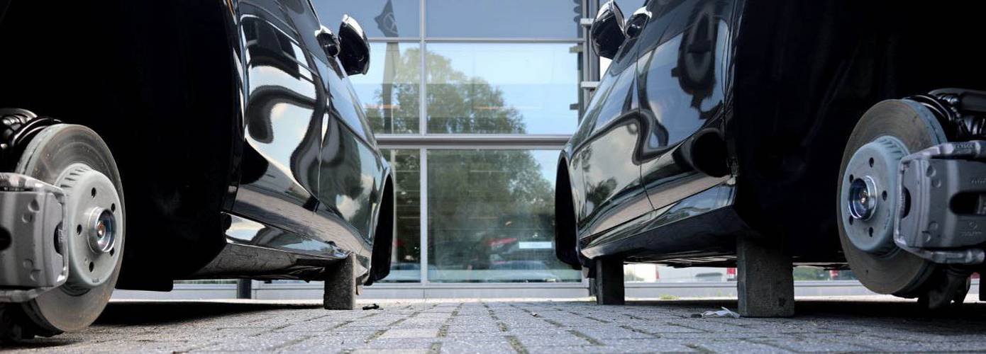 Tientallen velgen en banden gestolen bij Mercedesdealer