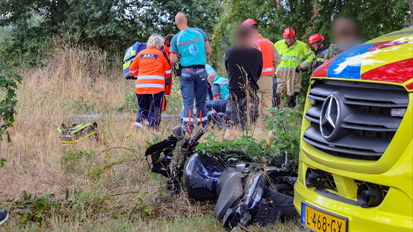 Motorrijder gewond na botsing met auto in Tolbert; traumahelikopter ter plaatse