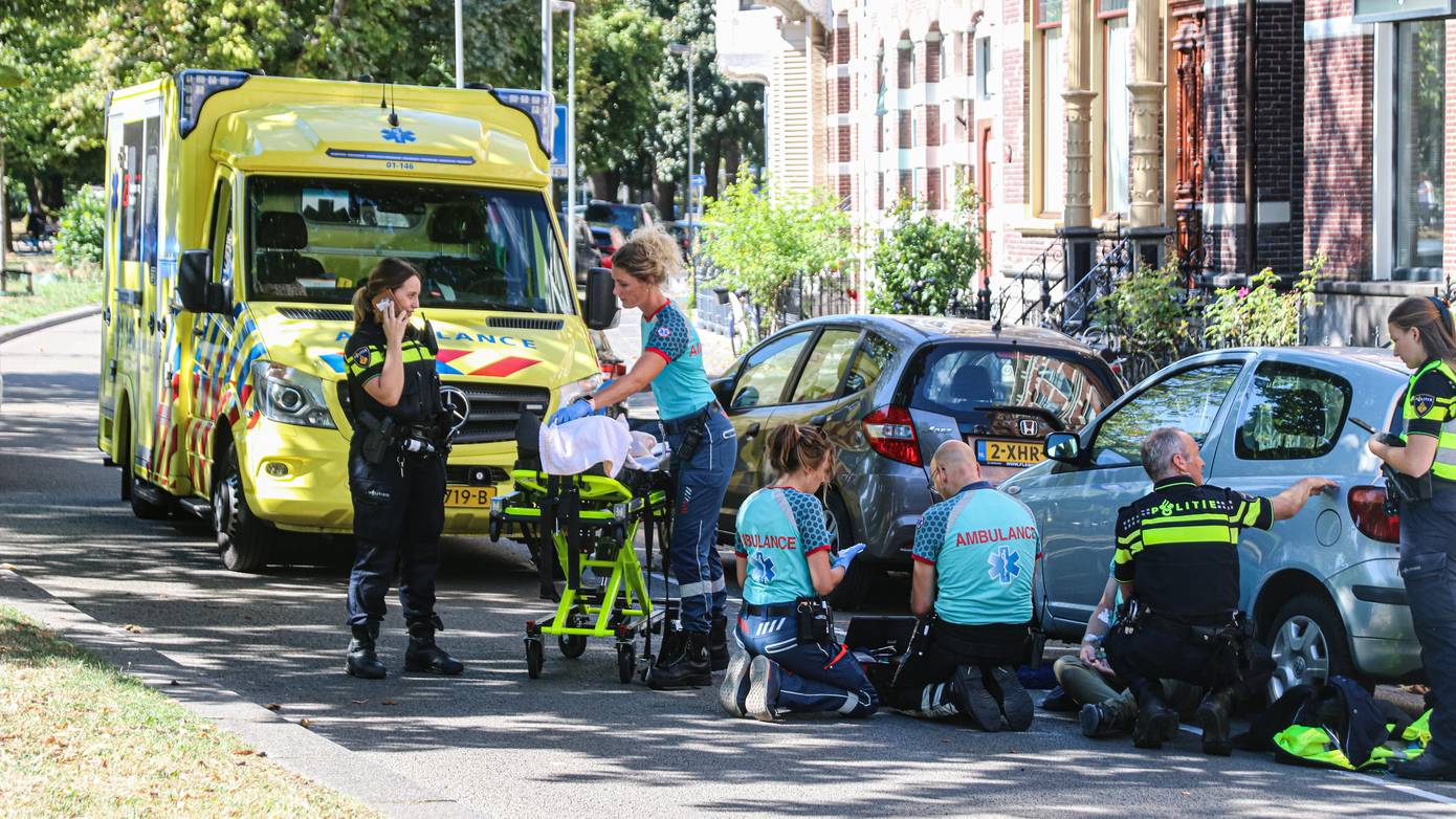 Voetganger gewond bij aanrijding met auto in Groningen