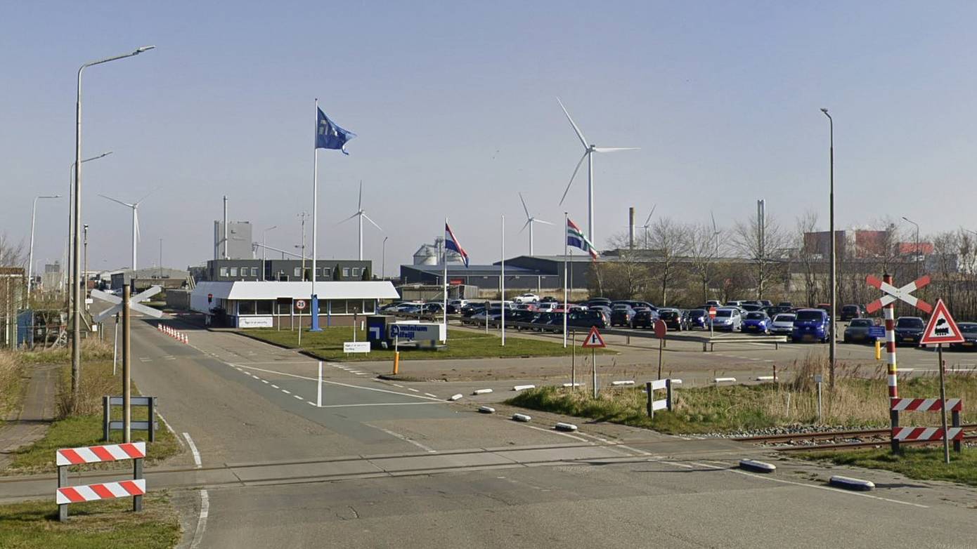 Aluminiumfabriek in Delfzijl legt per direct productie stil