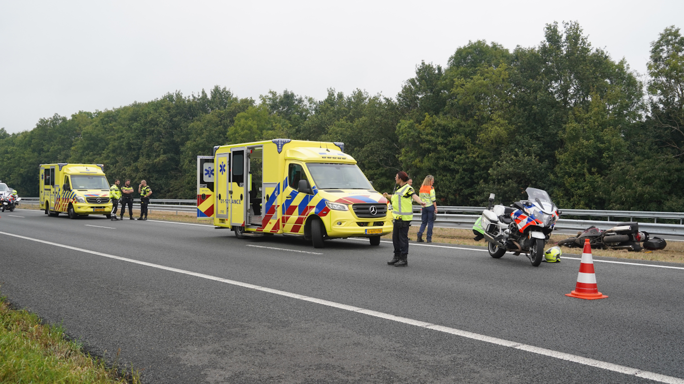 Motorrijder zwaargewond bij ongeval A7 Harkstede; traumahelikopter ter plaatse (Video)